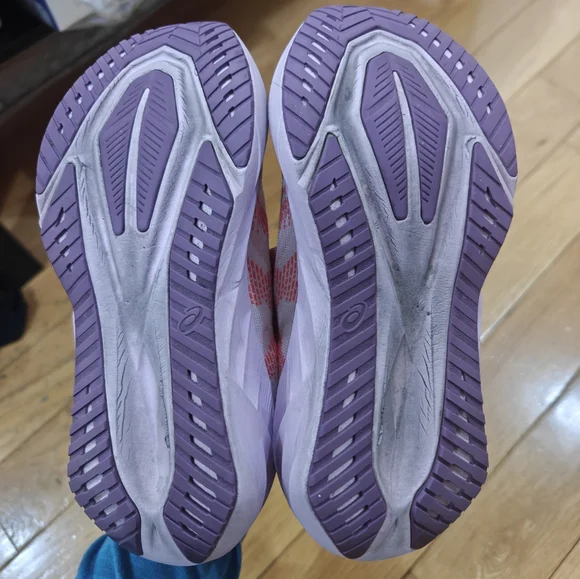 Asics Women Novablast 5 Pink Size 6.5 - Picture 4 of 6